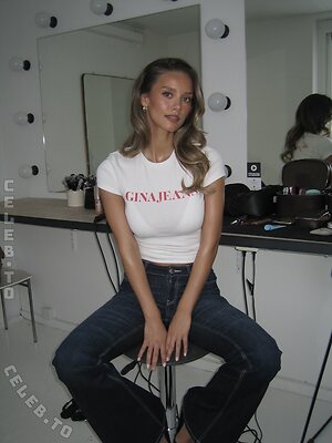 Nicola Cavanis Nude Leaked Photo #24