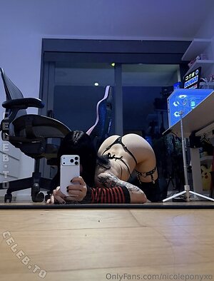 Nicole Pony photo