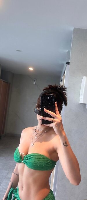 Niharika Tiwari niharikatiwari001 leaked photo #5