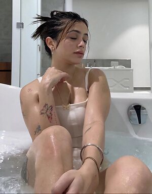 Niharika Tiwari niharikatiwari001 Nude Leaked Photo #20