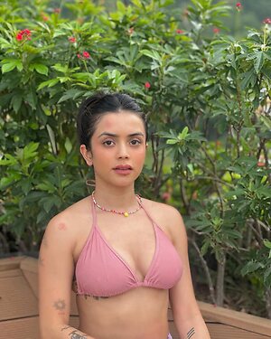 Niharika Tiwari niharikatiwari001 Nude Leaked Photo #21