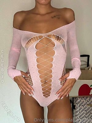 Nikairani Nude Leaked Photo #3