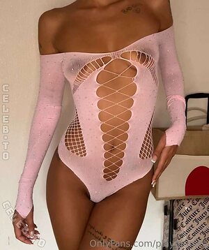 Nikairani Nude Leaked Photo #7