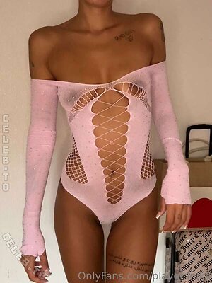 Nikairani Nude Leaked Photo #10