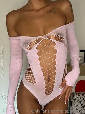 Nikairani Nude Leaked Photo #11