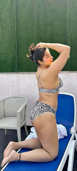 Nikita Sharma leaked photo #12