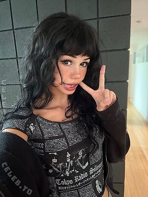 Nikki Barlowe photo