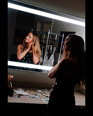 Nikki Glaser leaked photo #14