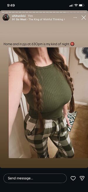 Nikki Osborne leaked photo #2