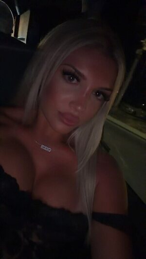 nikkidalessandro22 leaked photo #8