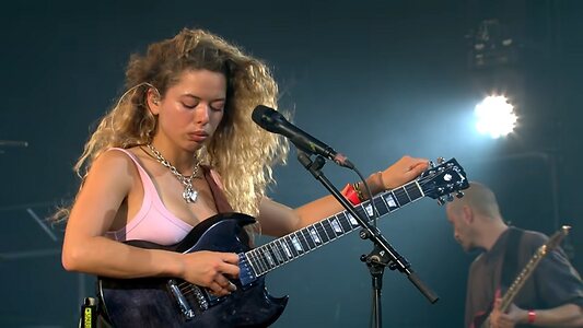 Nilufer Yanya leaked photo #3