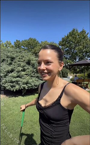 Nina Chuba photo