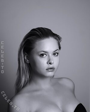 Nina Heller photo