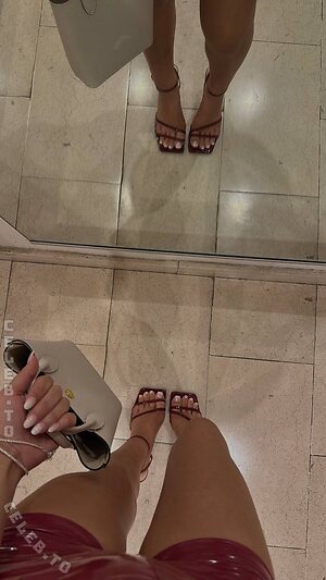 Ninah303 More Nude Photos