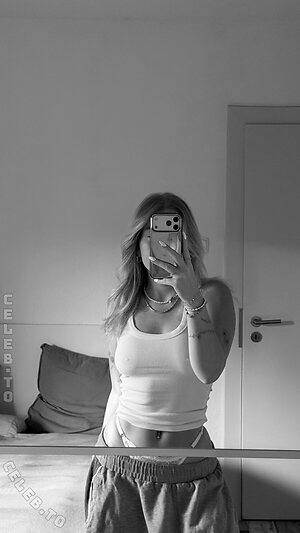 nina.kxs Nude Leaked Photo #7