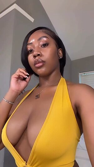 Nneka leaked photo #8