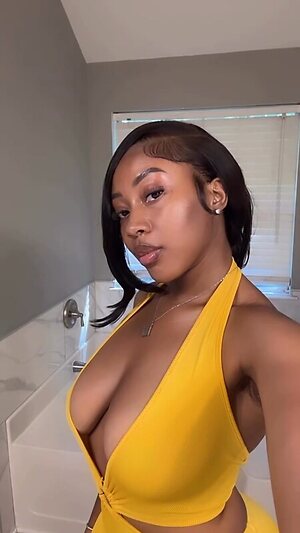 Nneka leaked photo #10