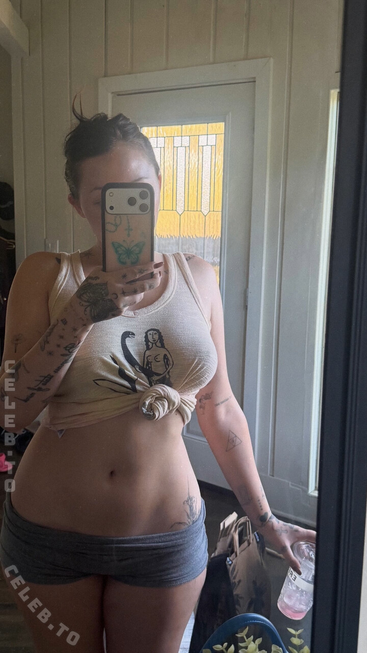Noah Cyrus photo