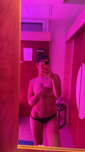 norahart leaked photo #6