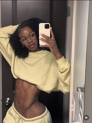 Nyla Davis leaked photo #5