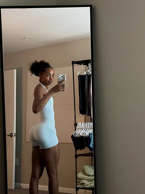 Nyla Davis leaked photo #11