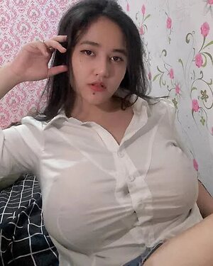 Ochi Berlian Nude Leaked Photo #36
