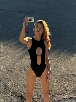 Odarochka / Darya Komarova Nude Leaked Photo #22