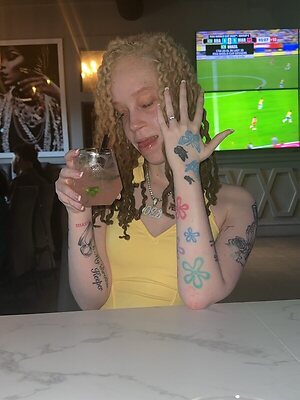 OfficialShayydee leaked photo #2