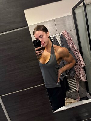 Olivia Ballard leaked photo #5