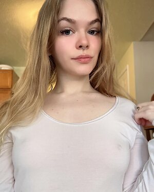 Olivia Clarke Nude Leaked Photo #3