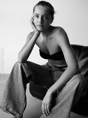 Olivia Junker Nude Leaked Photo #14