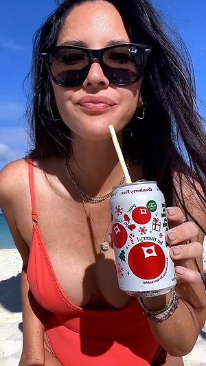 Olivia Munn Hot leaked photo #12