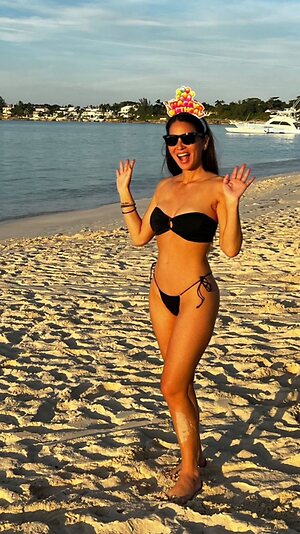 Olivia Munn Hot leaked photo #13