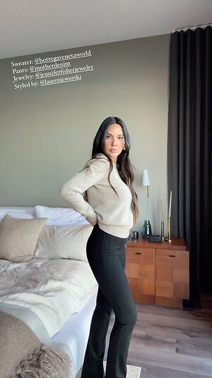 Olivia Munn Hot leaked photo #26