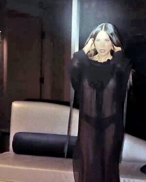 Olivia Munn Hot leaked photo #77