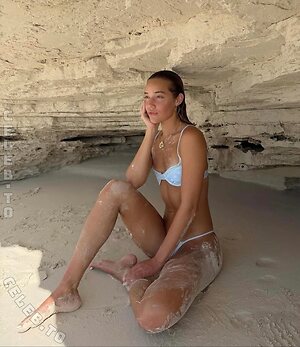 Olivia Ponton photo