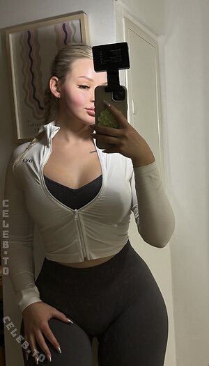 oliviahbls Nude Leaked Photo #25