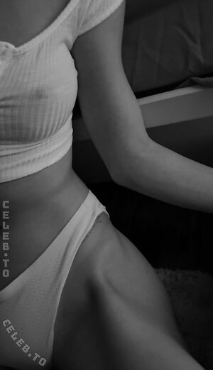 oliviashu Nude Leaked Photo #44