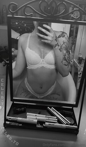 Oliviaxquinn Nude Leaked Photo #3