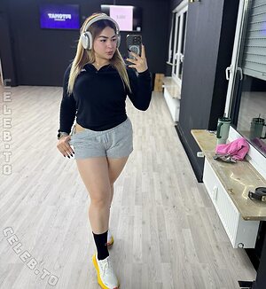 OriannaFox photo