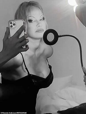 Pamela Anderson leaked photo #200