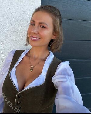 pamelaxbar photo