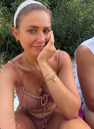 pamelaxbar photo