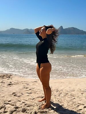 Paolla Oliveira leaked photo #6