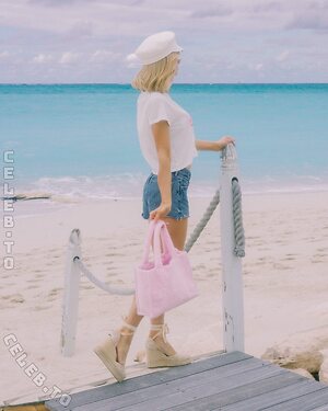 Paris Hilton Nude Leaked Photo #9