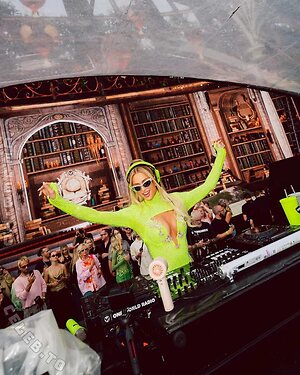 Paris Hilton photo