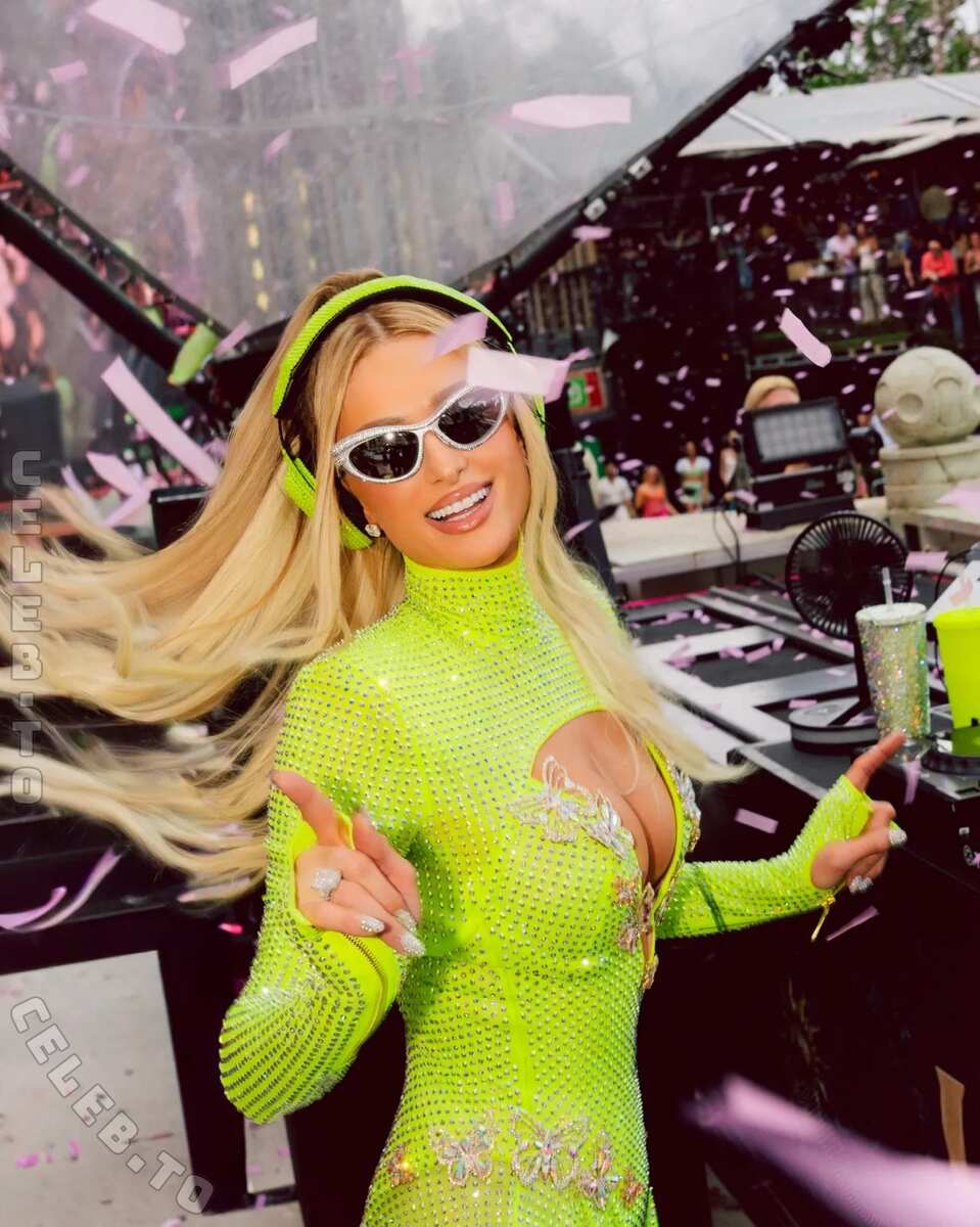 Paris Hilton photo
