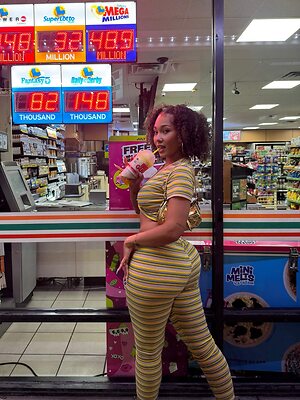 Parker McKenna Posey leaked photo #34