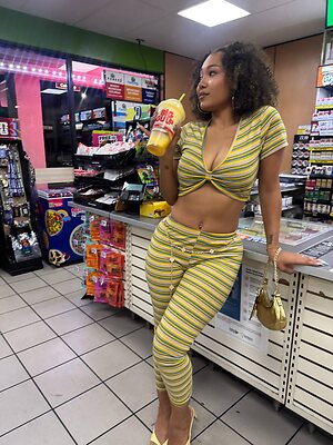 Parker McKenna Posey leaked photo #36