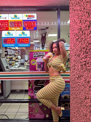 Parker McKenna Posey leaked photo #38